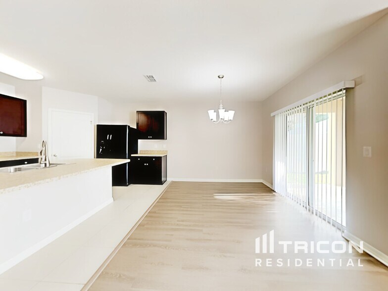 Building Photo - 2449 Valhalla Dr