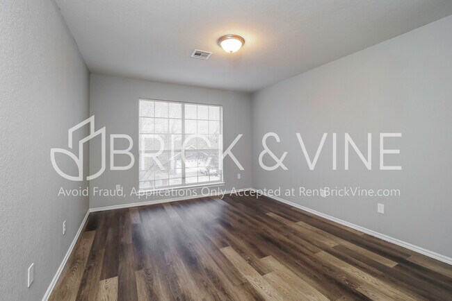 Building Photo - 17621 Cranbrook Rd