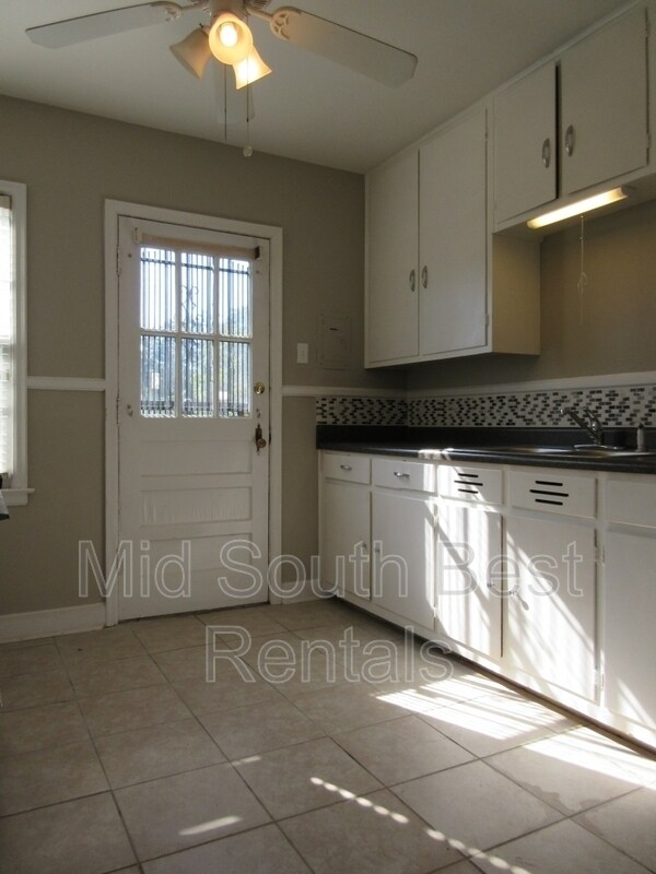 Building Photo - 143 N Merton St