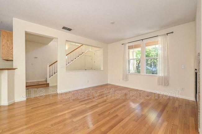 Building Photo - 280 Soaring Hawk Ln