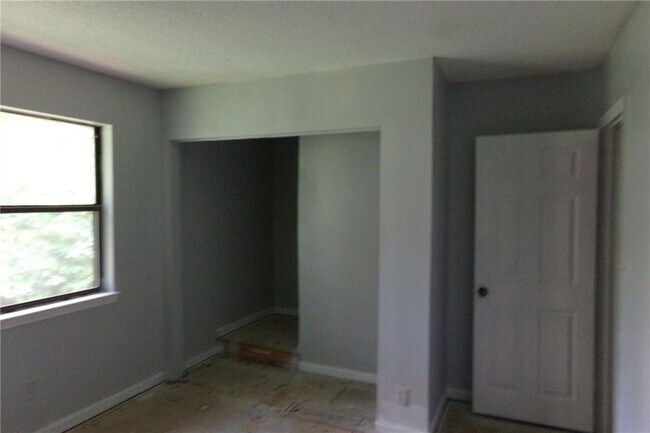 Building Photo - 2571 Park Rd