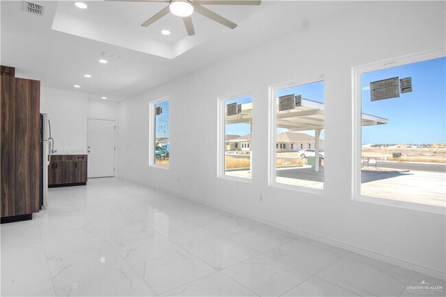 Building Photo - 18 Vision St