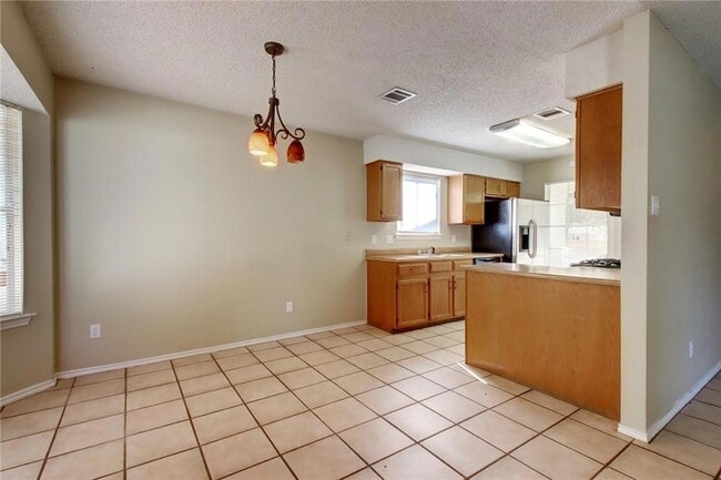 Building Photo - 5822 Shreveport Dr