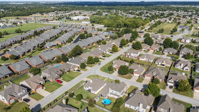 Building Photo - Spacious Home in South Tulsa