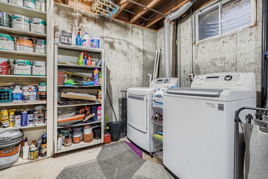 Laundry - 382 Gladiola St