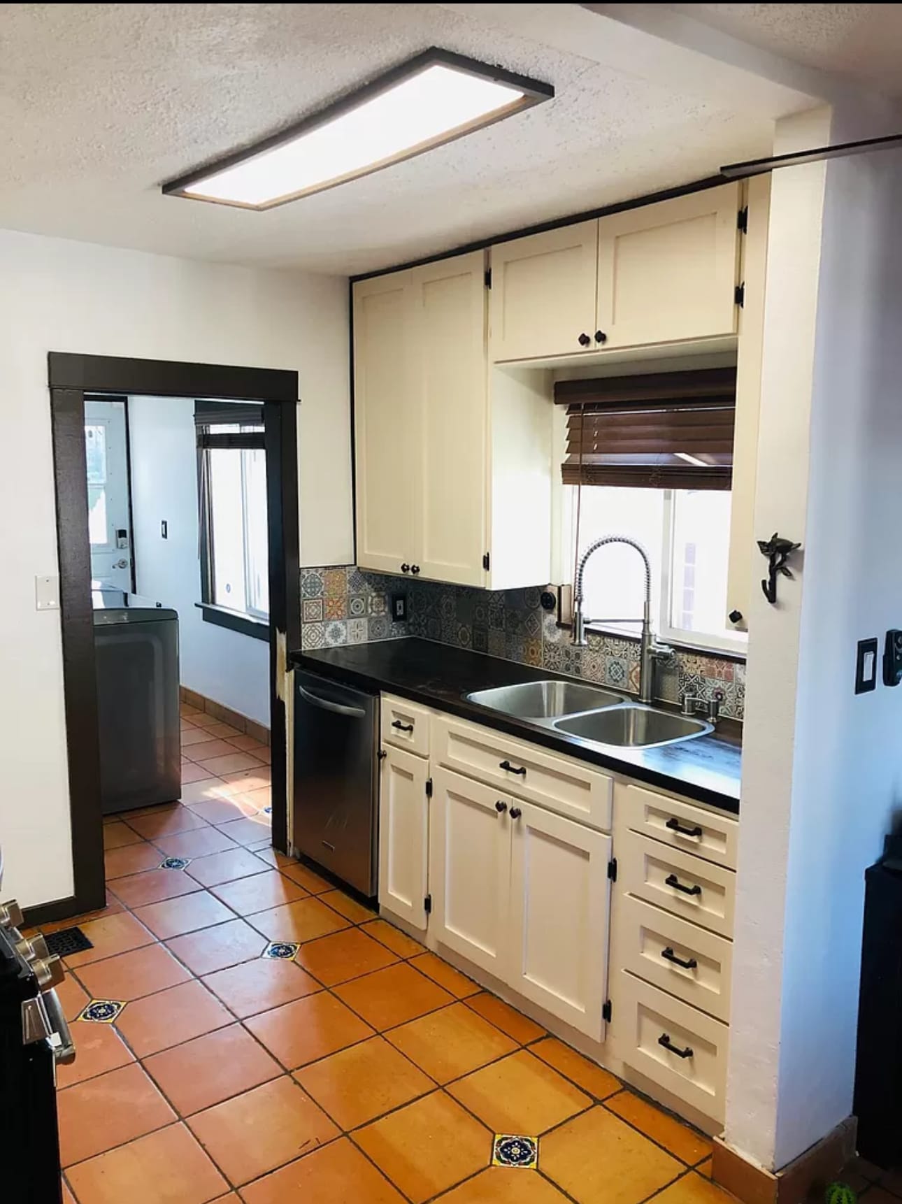 Building Photo - 915 N Chester Ave