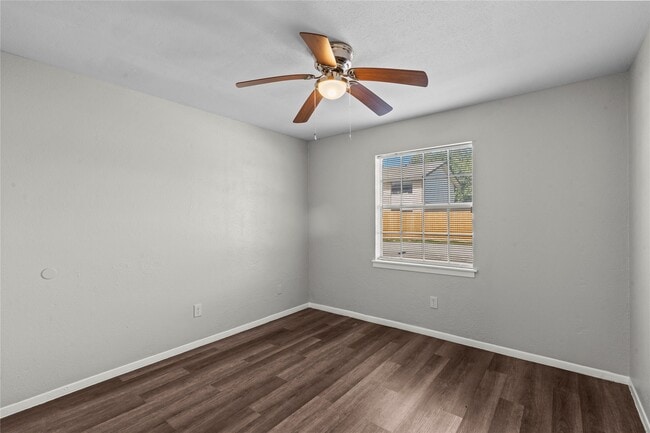 Building Photo - 2202 16th Ave N