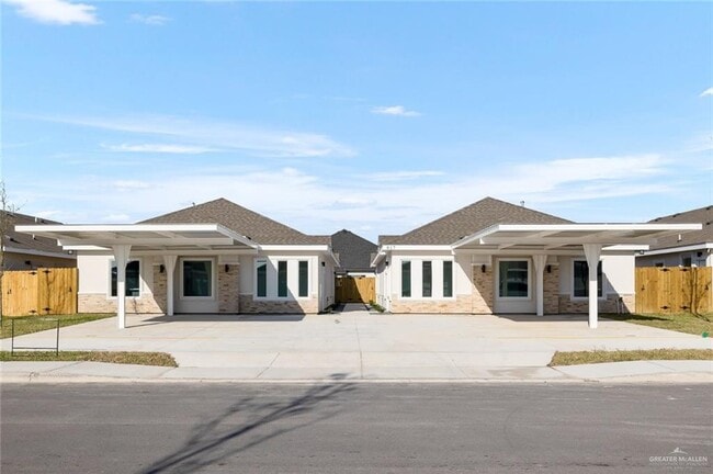 Primary Photo - 16 W Woodson Dr