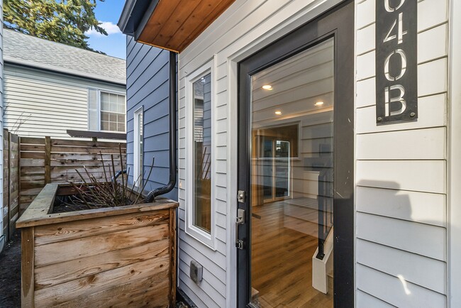 Building Photo - 1040 S Donovan St