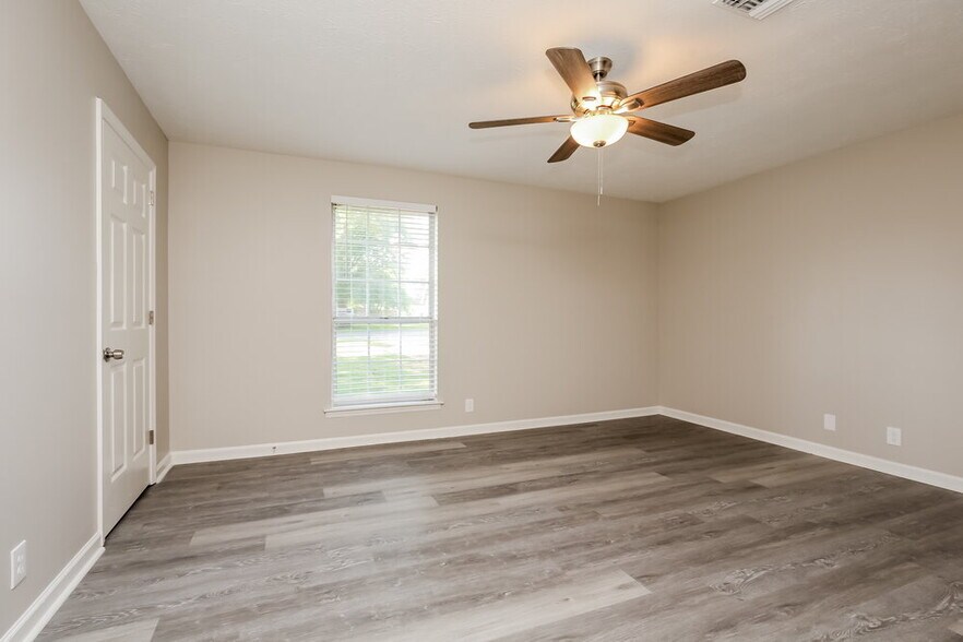 Building Photo - 209 Lexington Dr