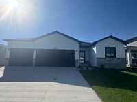 Building Photo - 5 bedroom 3 bath in SW Lincoln