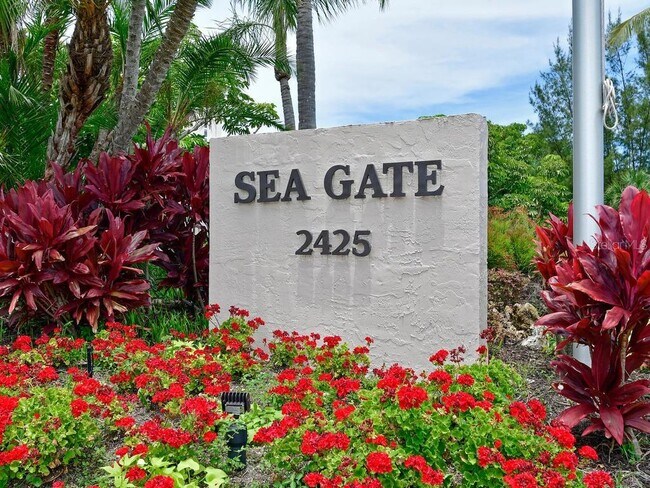 Building Photo - 2425 Gulf of Mexico Dr