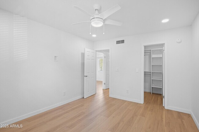 Building Photo - 4444 E Paradise Village Pkwy N
