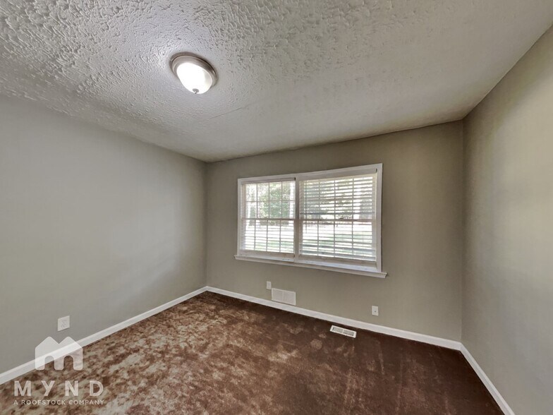 Building Photo - 370 Dot Dr