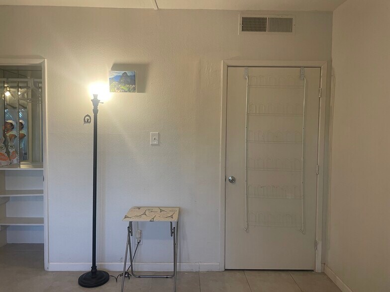 Building Photo - 351 E Thomas Rd