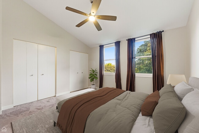 Building Photo - 556 E 32nd St