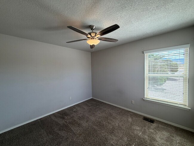 Building Photo - 7420 Tangerine Ct NE