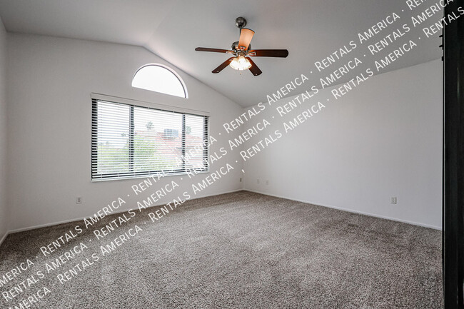 Building Photo - 967 E Rockwell Dr