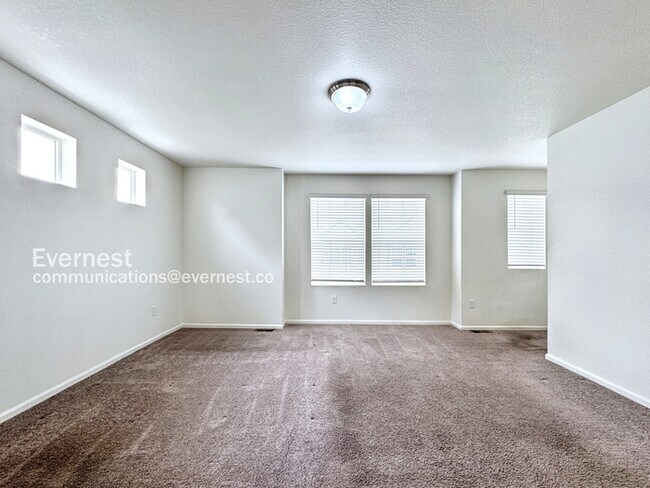 Building Photo - 3831 N Himalaya Rd