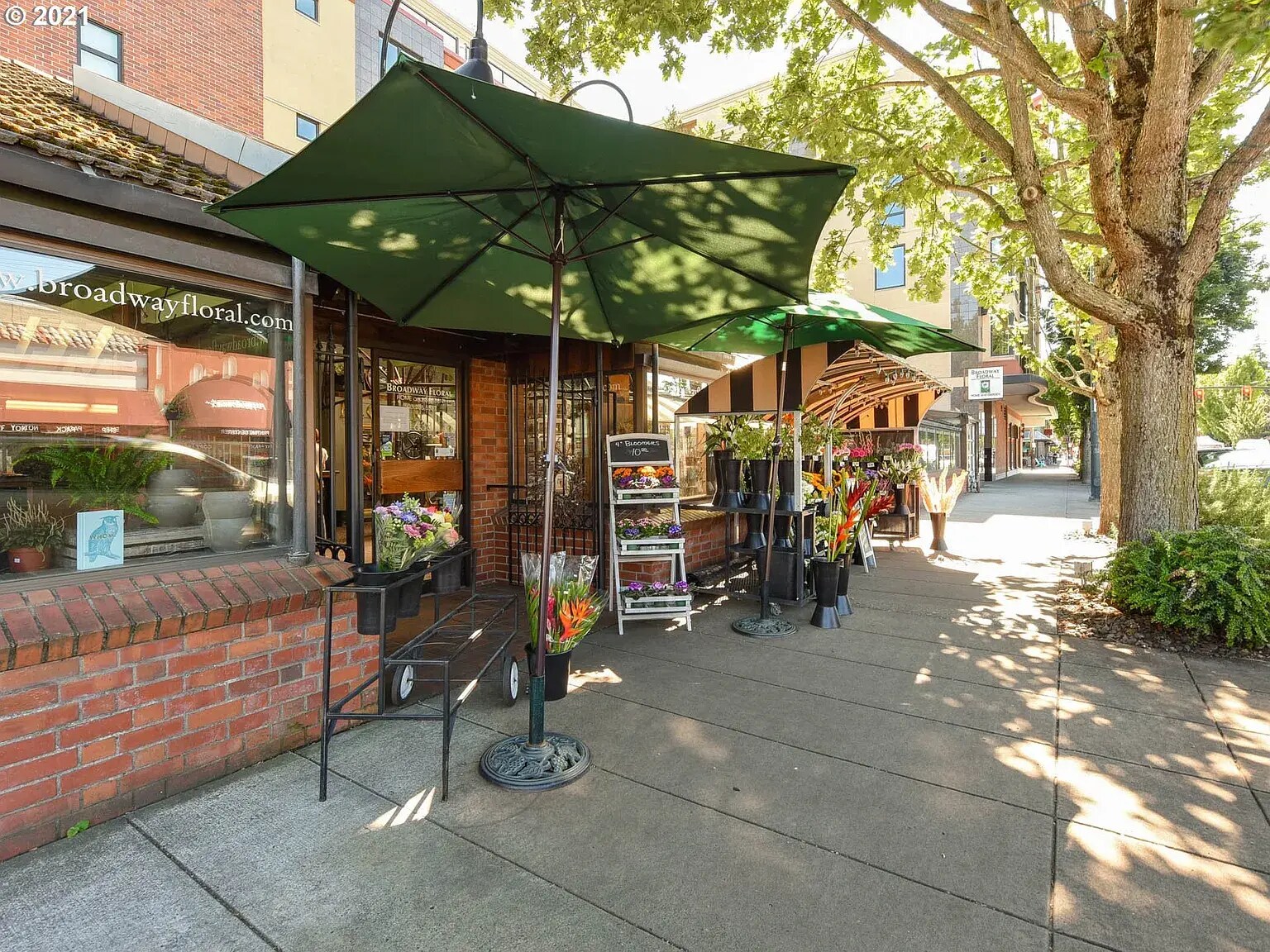 Building Photo - 1620 NE Broadway St