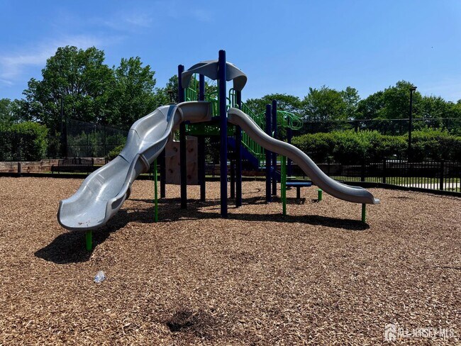Building Photo - 311 Green Hollow Dr
