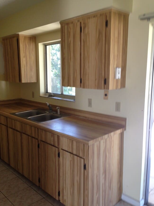 Building Photo - 394 Champlain Dr