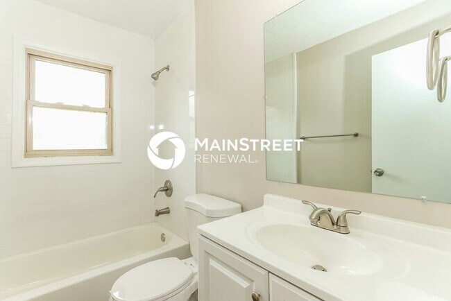 Building Photo - 3 Bedroom Pet-Friendly Home in Louisville,...