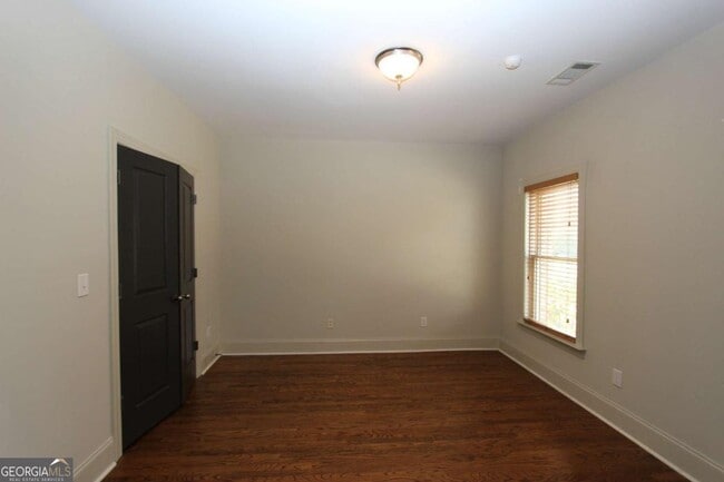 Building Photo - 160 W Ridge Way