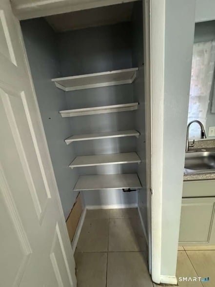 Building Photo - 240 Oak St