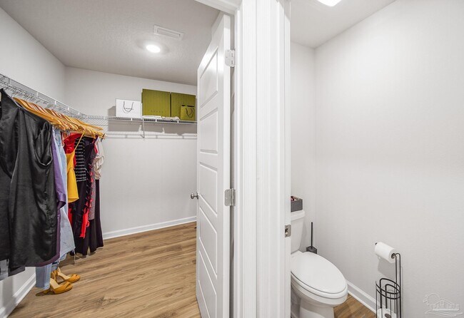 Building Photo - 6347 Burrow Ln