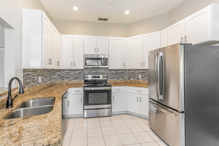 Building Photo - 8728 Grandee Dr