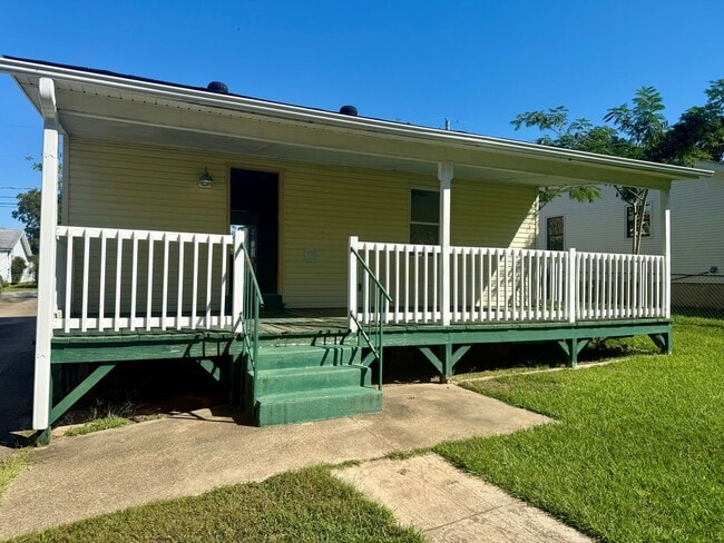 Building Photo - 1220 Thelma St