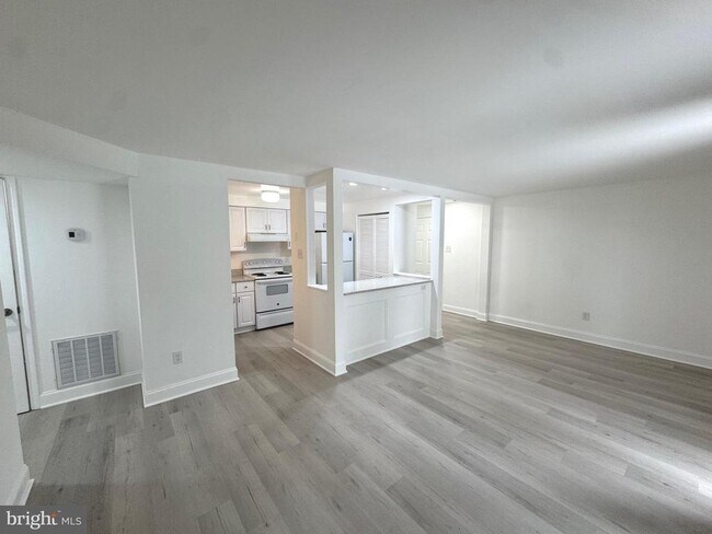 Building Photo - 4420 Groombridge Way