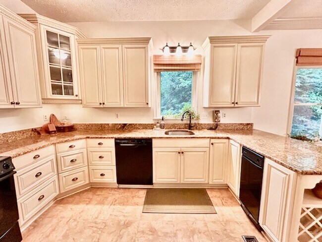 Building Photo - Beautifully renovated 4BR/3BA rambler with wraparound porch and garage