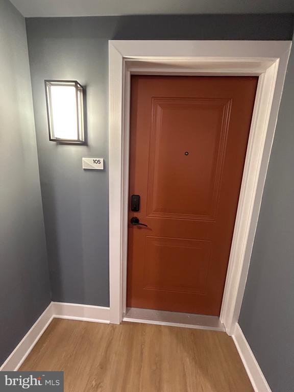 Building Photo - 624 Main St