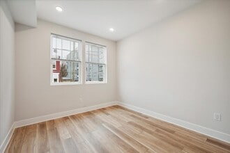 Building Photo - 614 N Pallas St