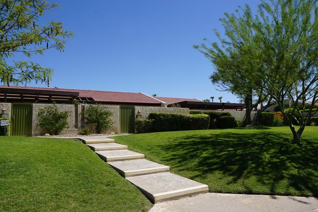 Primary Photo - 204 N Hermosa Dr