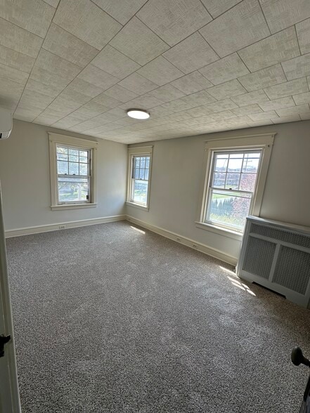 Building Photo - 700 Carsonia Ave