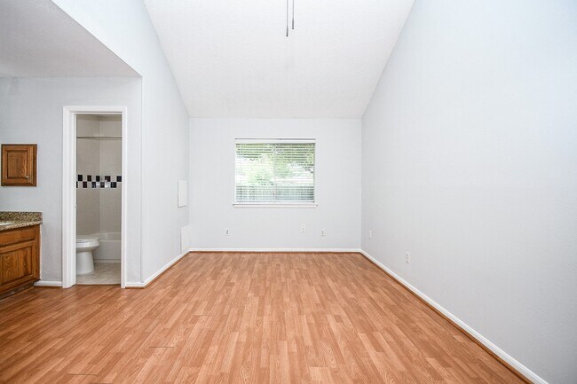 Building Photo - 2430 Long Reach Dr