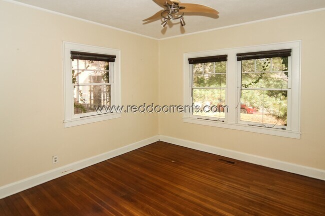 Building Photo - Coming Soon! 2 Bedroom/ 1.5 Bath Forest Hi...