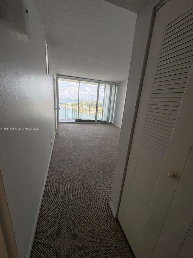 Building Photo - 7601 E Treasure Dr