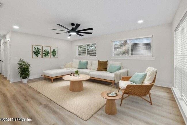 Building Photo - 10856 Hawaii Dr S