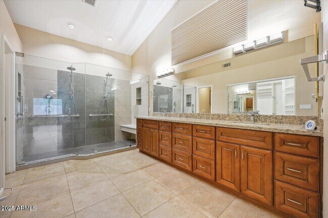 Building Photo - 11144 E Laurel Ln