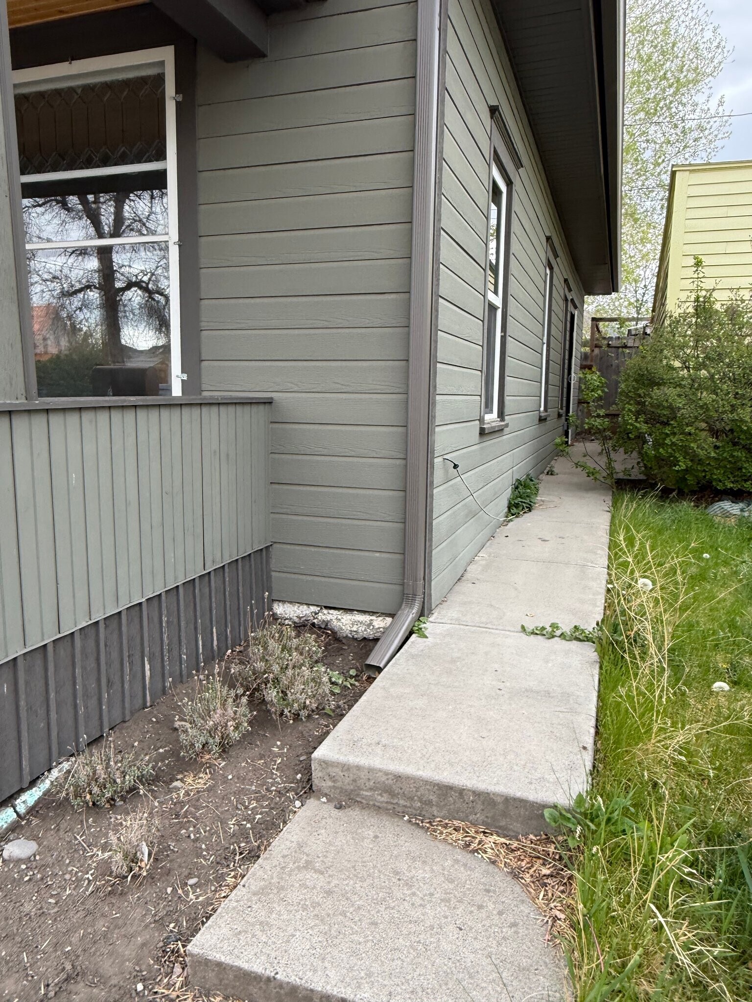 Building Photo - 308 E Callender St