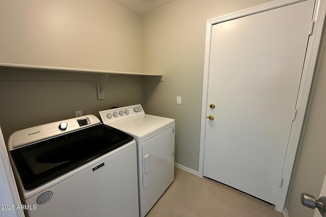 Building Photo - 1115 E Elm Rd