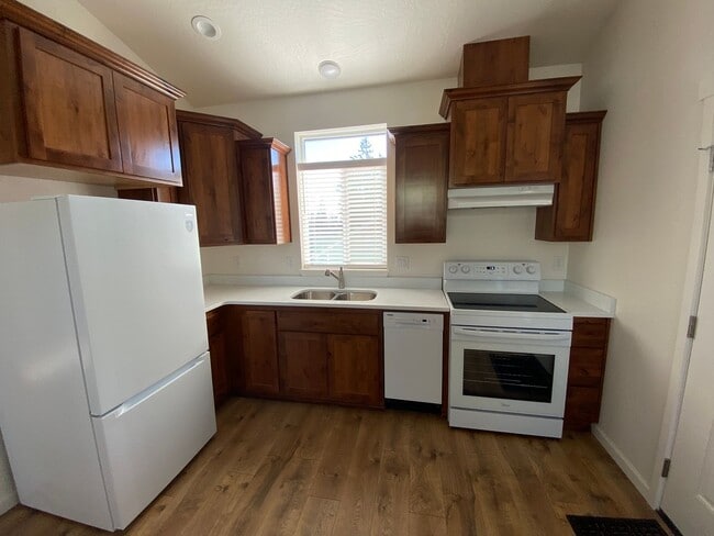 Building Photo - BRAND NEW 1 BEDROOM ON OREGON'S ADVENTURE COAST!