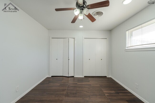 Building Photo - 2725 Devon Rd