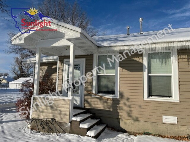 Primary Photo - Charming 1 Bed 1 Bath End Unit Apartment