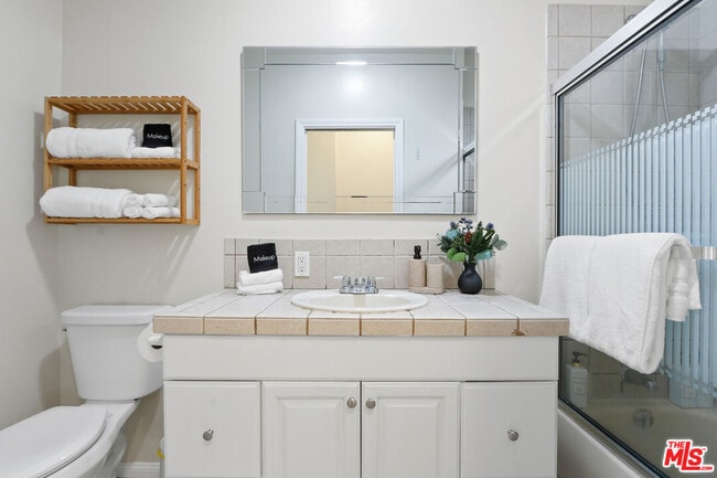 Building Photo - 442 N Orange Grove Ave