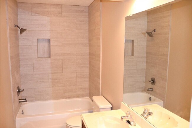 Building Photo - 7718 High Village Dr